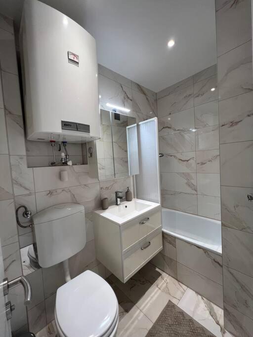 Neue Wohnung Neben Der Meduni Und Dem Lkh Graz Buitenkant foto