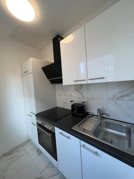 Neue Wohnung Neben Der Meduni Und Dem Lkh Graz Buitenkant foto